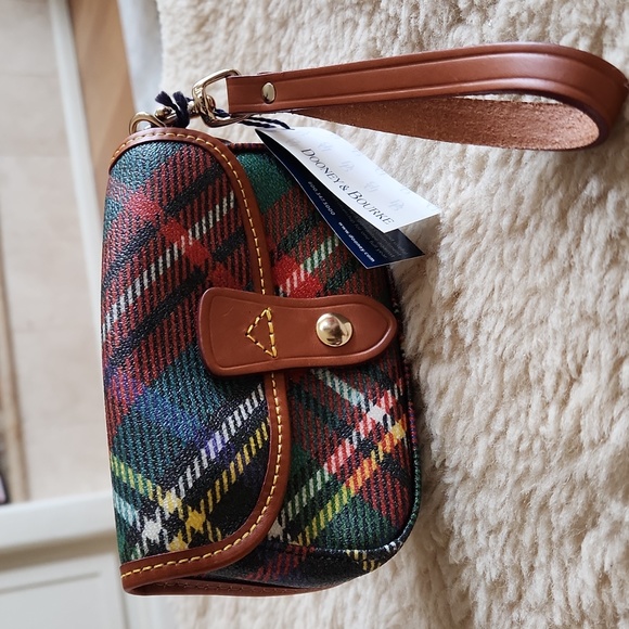 🎉HOST PICK!!🎉 NWT Dooney & Bourke Tartan Plaid Leather Flap Wristlet Wallet ❤️ - Picture 7 of 15